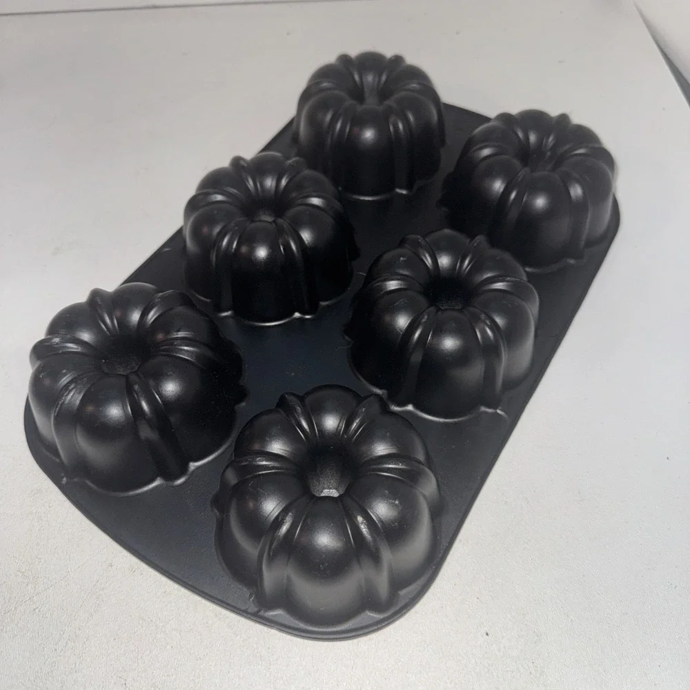 Nordic Ware Bundt-Lette Pan 6 Mini Bundt Cakes Heavy Cast Aluminum USA